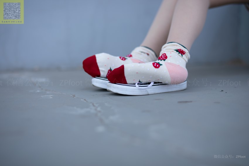 [LSS山茶摄影] NO.141 学妹操场肉丝 [89P/276MB]