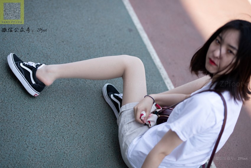 [LSS山茶摄影] NO.141 学妹操场肉丝 [89P/276MB]