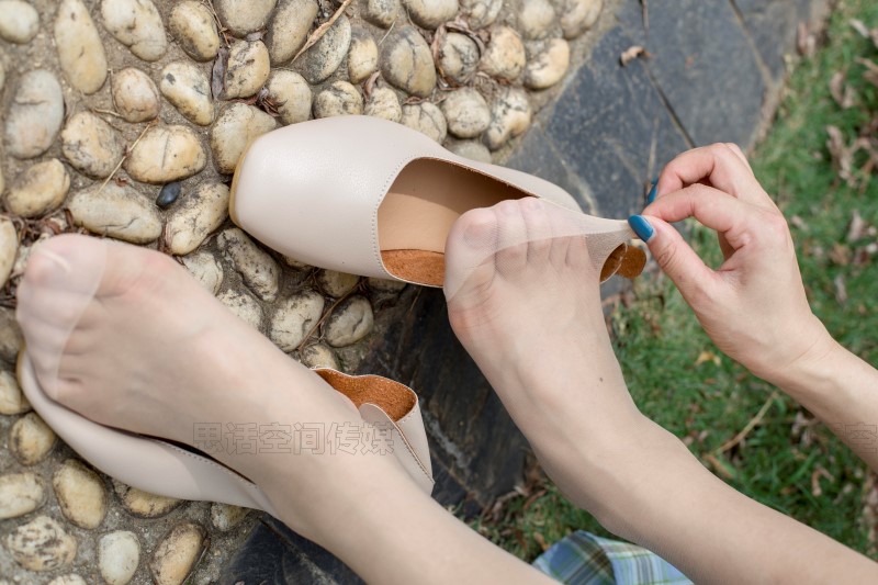 [SiHua思话] SH173 诗诗 旗袍肉丝女孩逛公园 [50P/89MB]