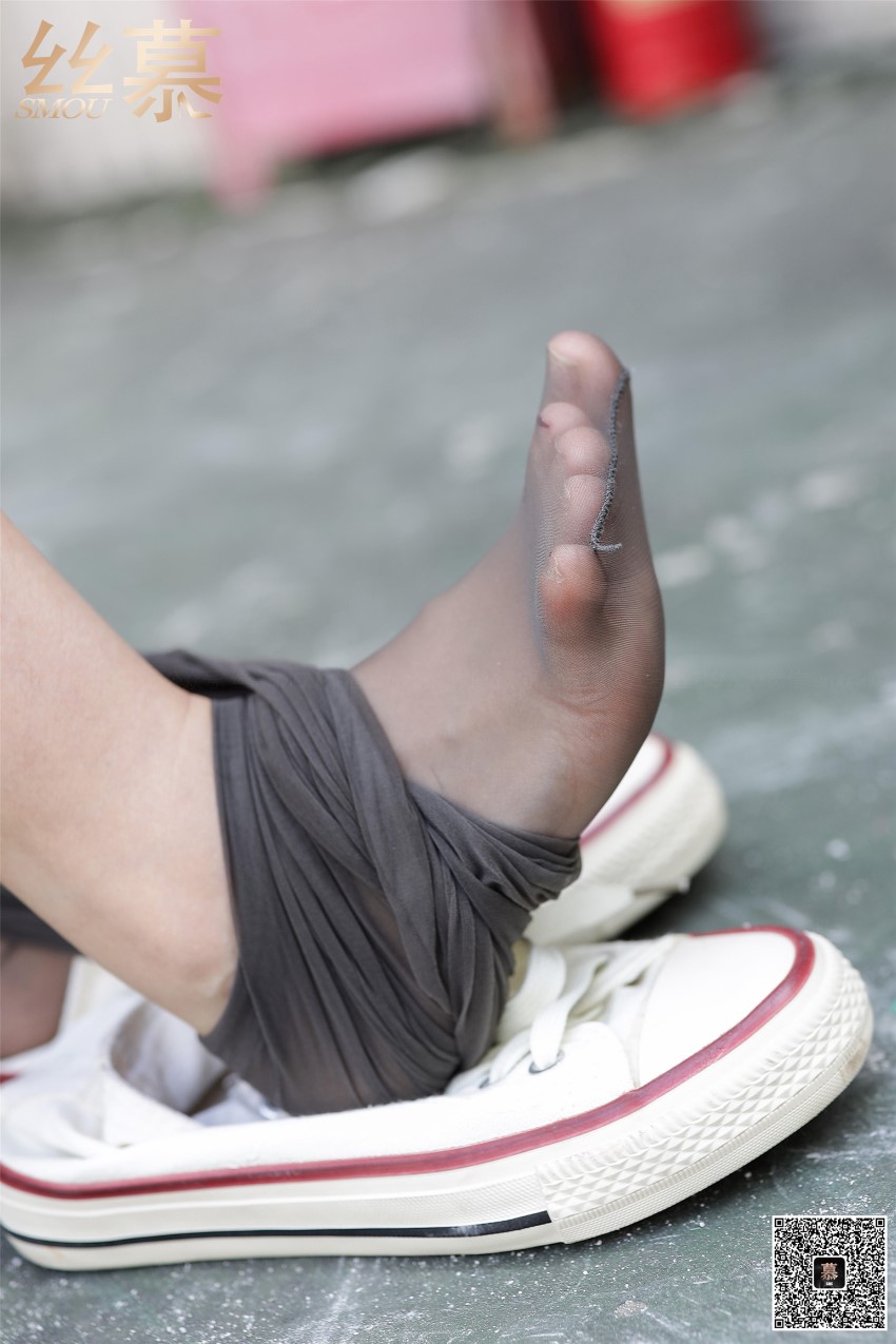 丝慕写真 SM361天天一元 米朵《球场灰丝记》[79P/135MB]