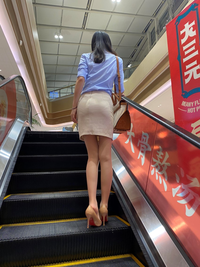 [KittyWawa袜小喵]KT233《悄悄跟上她》[90P/124MB]