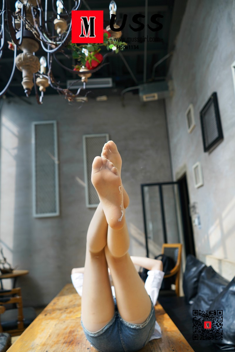 [MussGirl慕丝女郎]NO.036 很酷吧，是她的靴子太热了 [70P/190MB]