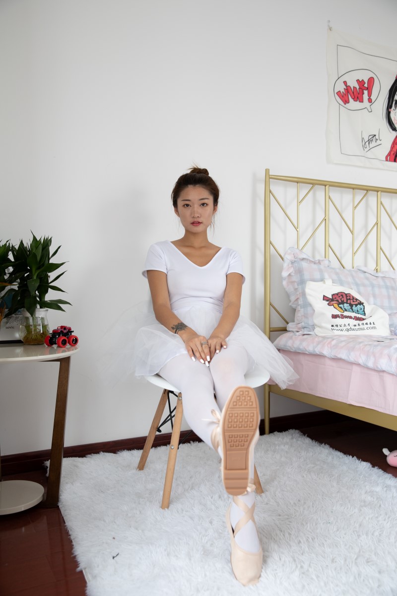 物恋传媒 NO.497 言言-旋转的梦 [144P/1V/3.83G]