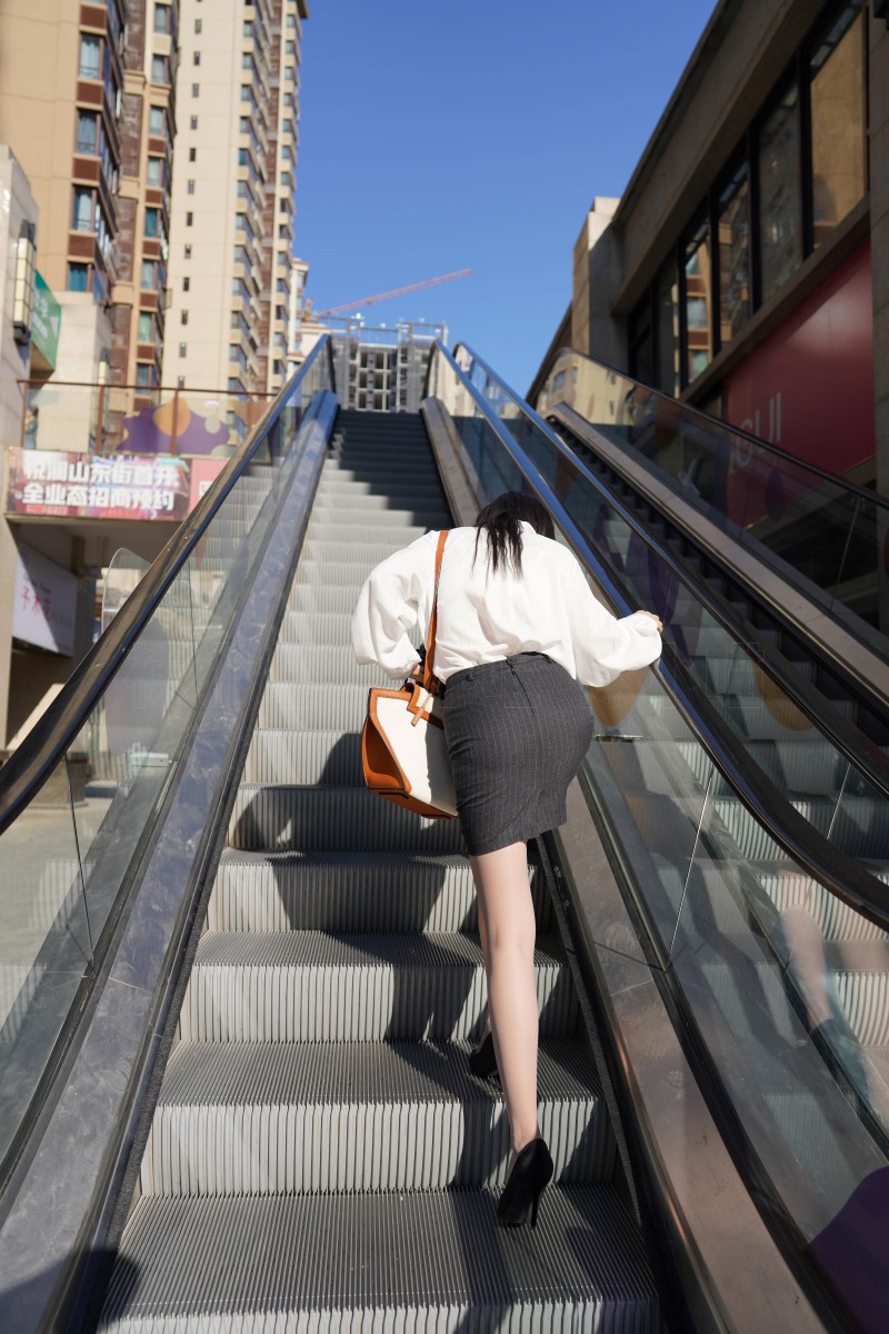 [kittyWawa袜小喵]KT256 户外职业装 [98P/177MB]