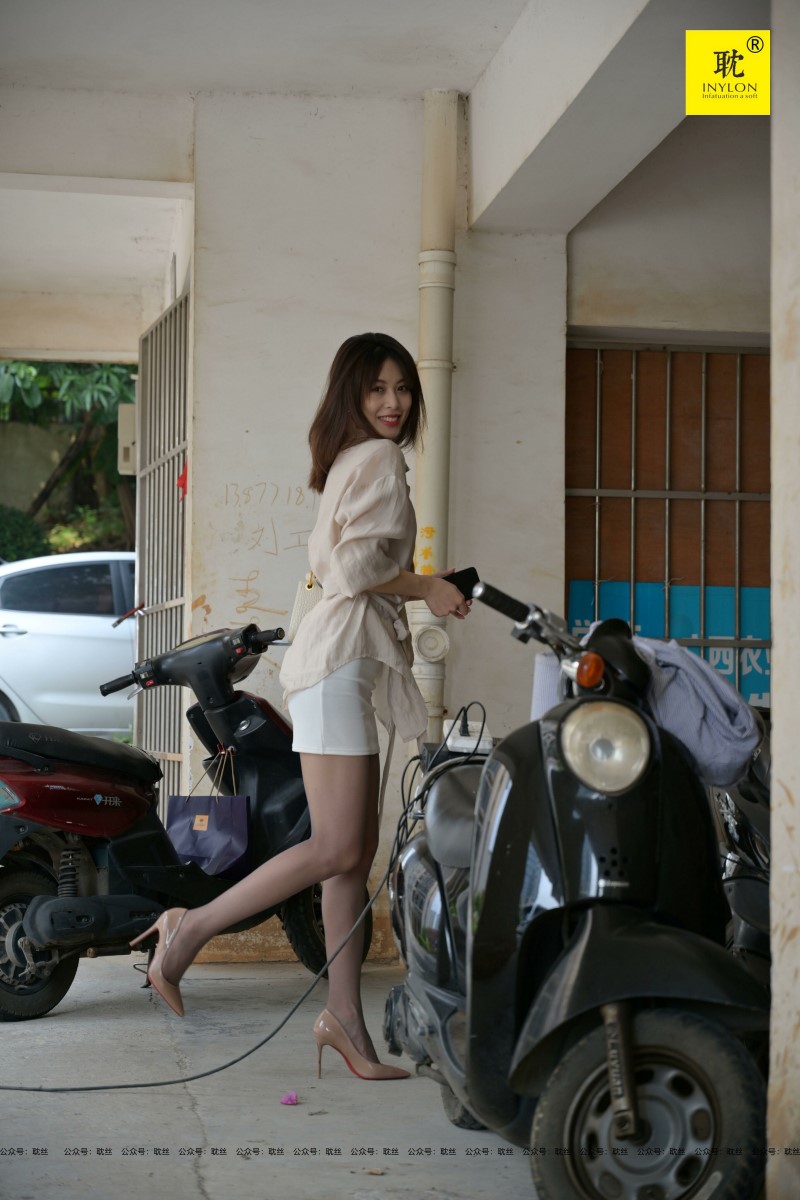 [IESS异思趣向] 耽丝 第N种幻想之《一个人下班》⑧ [68P/204MB]