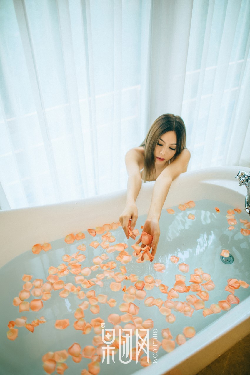 [Girlt果团网]2017.08.27 NO.058 清纯女酮体如玉雪白嫩肤 [61P/661MB]