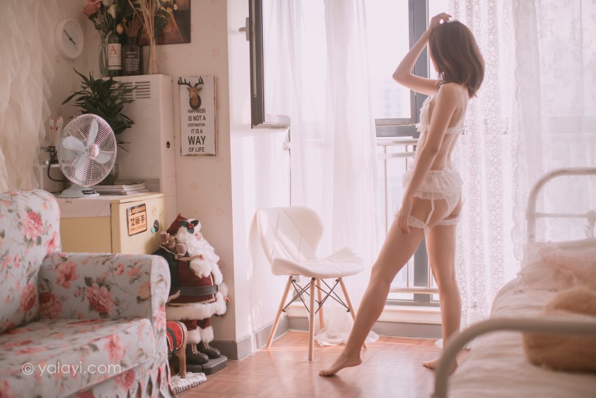 [YALAYI雅拉伊]2021.04.10 NO.784 花香的午后 佳佳 [40+1P/382MB]