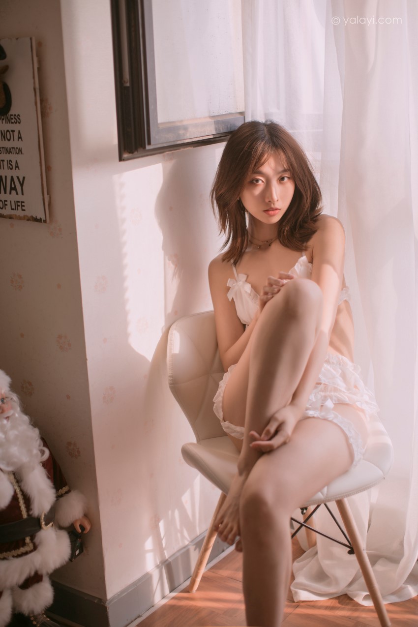 [YALAYI雅拉伊]2021.04.10 NO.784 花香的午后 佳佳 [40+1P/382MB]