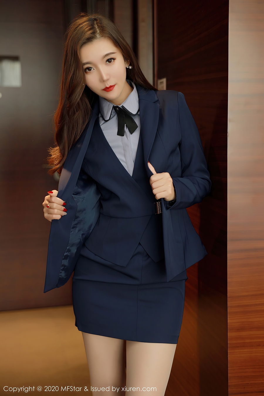 [MFStar模范学院]MF20201216VOL0425 2020.12.16 VOL.425 艾静香[44+1P/416MB]