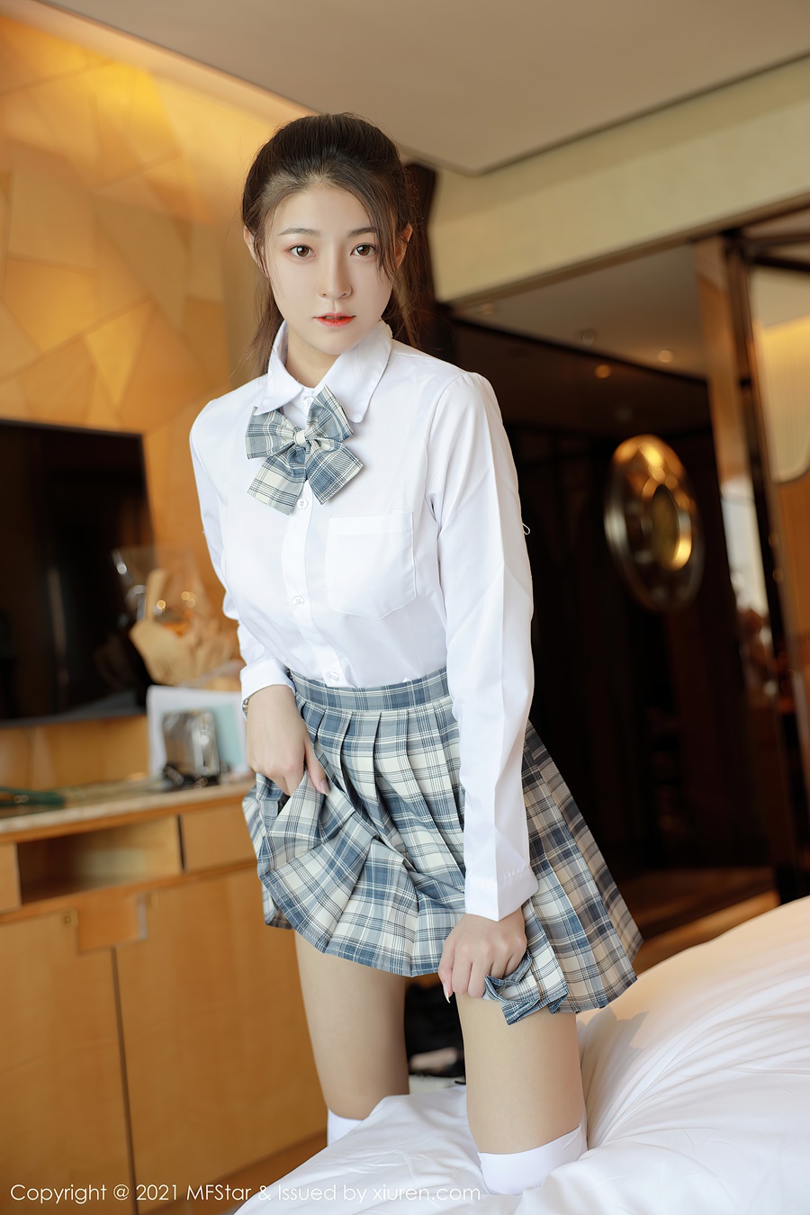 [MFStar模范学院]2021.01.27 VOL.448 Laura苏雨彤[40+1P/412MB]