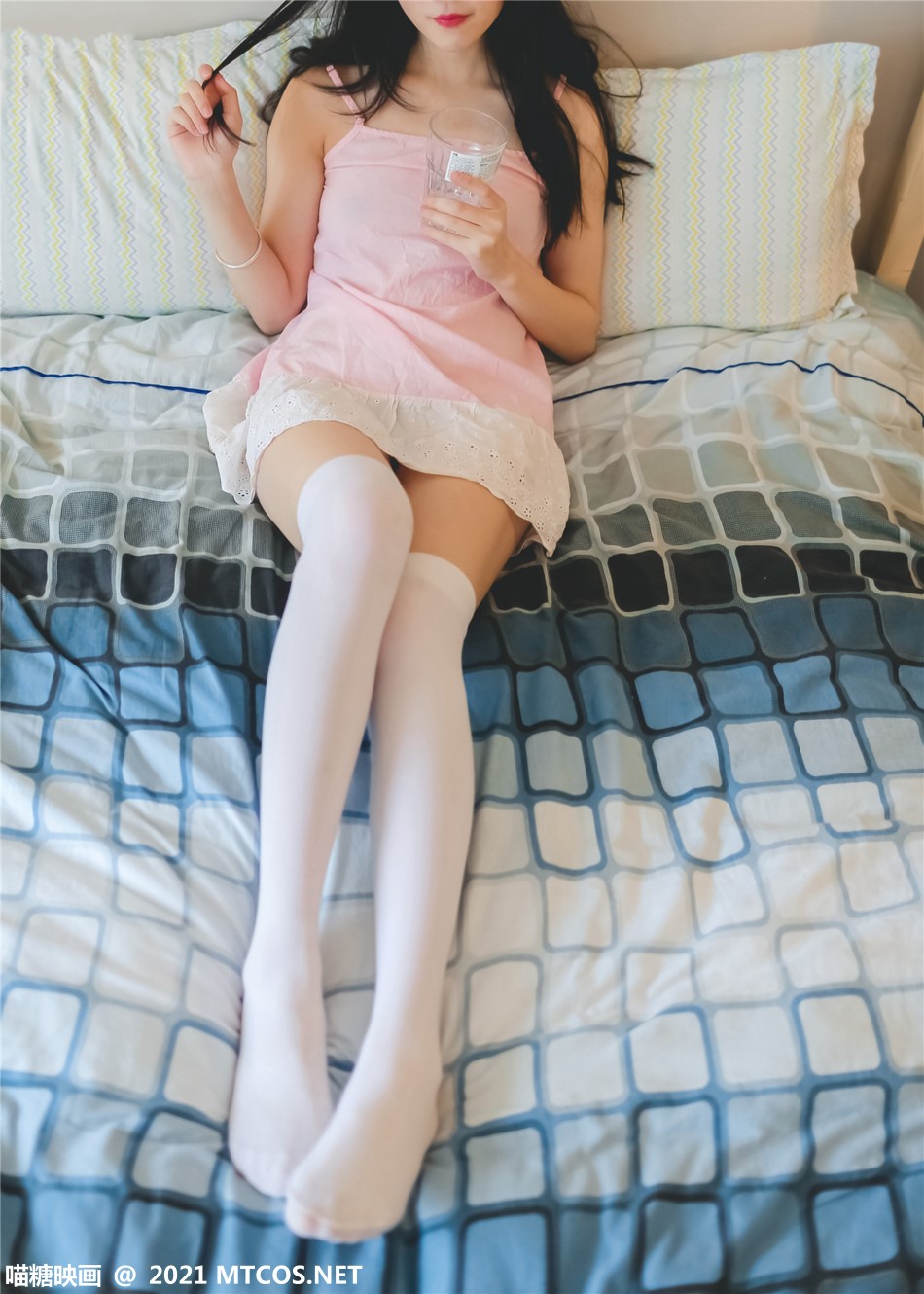 [喵糖映画]VOL.406 粉裙民宿 [28P/163MB]