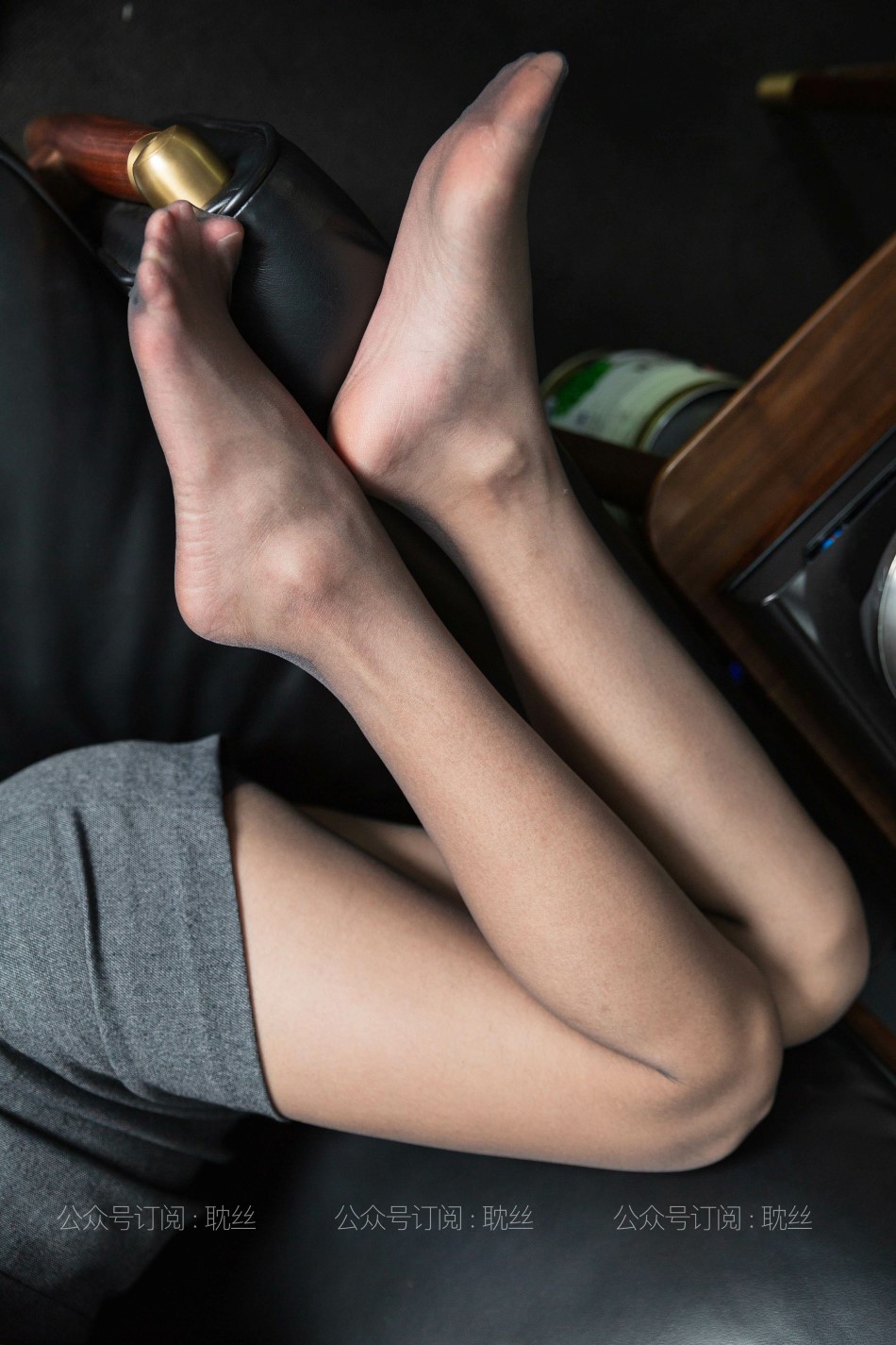 [IESS异思趣向] 耽丝 黑色职业装的婉苹 [88P/91MB]