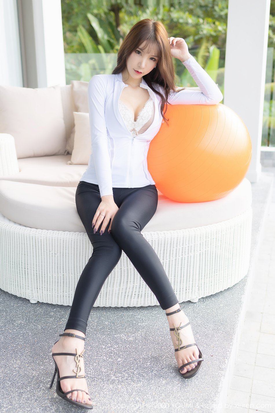 [YouMi尤蜜荟]YMH20200107VOL0401 2020.01.07 VOL.401 紧身服饰装扮下诱人身材 周于希Sandy[62+1P/180M]