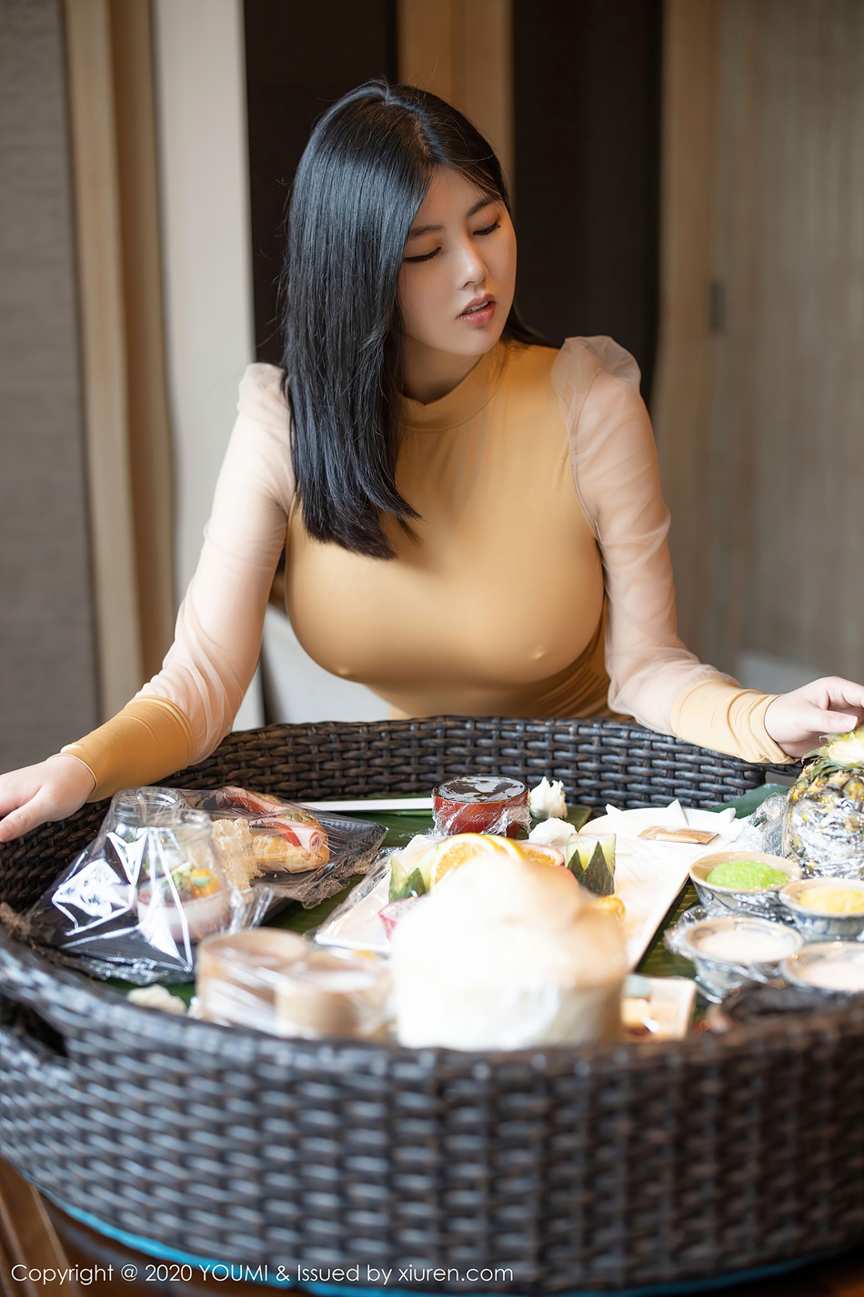 [YouMi尤蜜荟]YMH20200916VOL0528 2020.09.16 VOL.528 娜露Selena[48+1P/424MB]