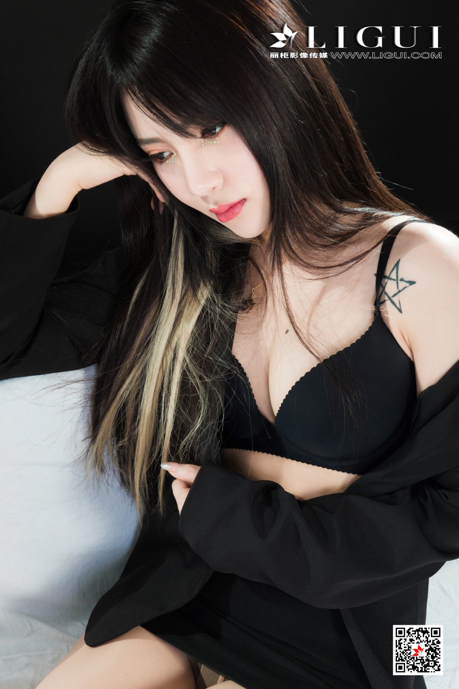 [Ligui丽柜]网络丽人 2021.04.26 Model《香丝助理》小七 [62+1P/63MB]