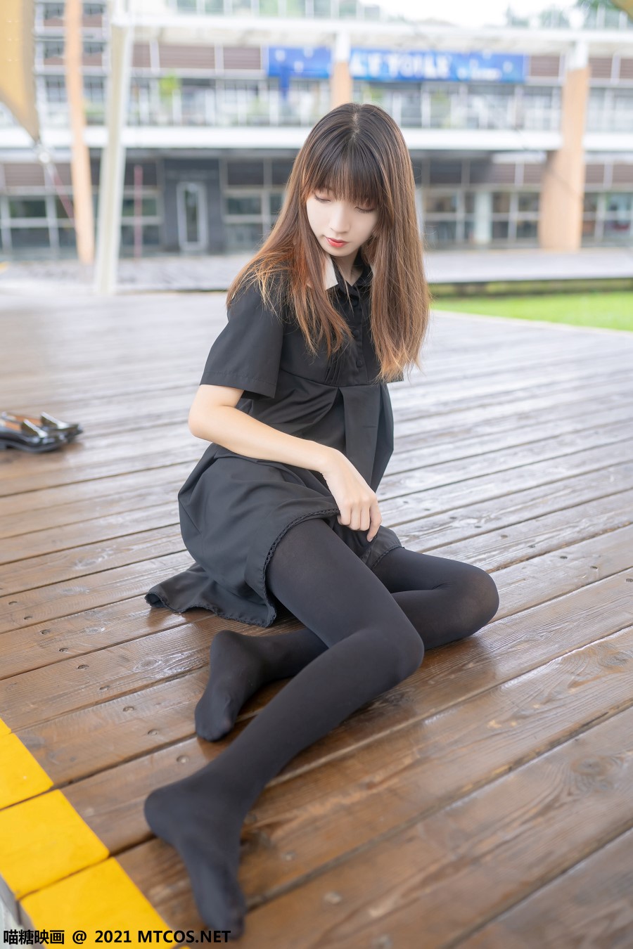 [喵糖映画]VOL.423 黑裙黑袜[35P/254MB]