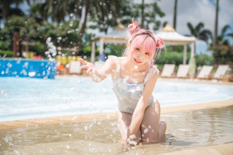 瓜希酱 – 度假水着 [10P/72MB]