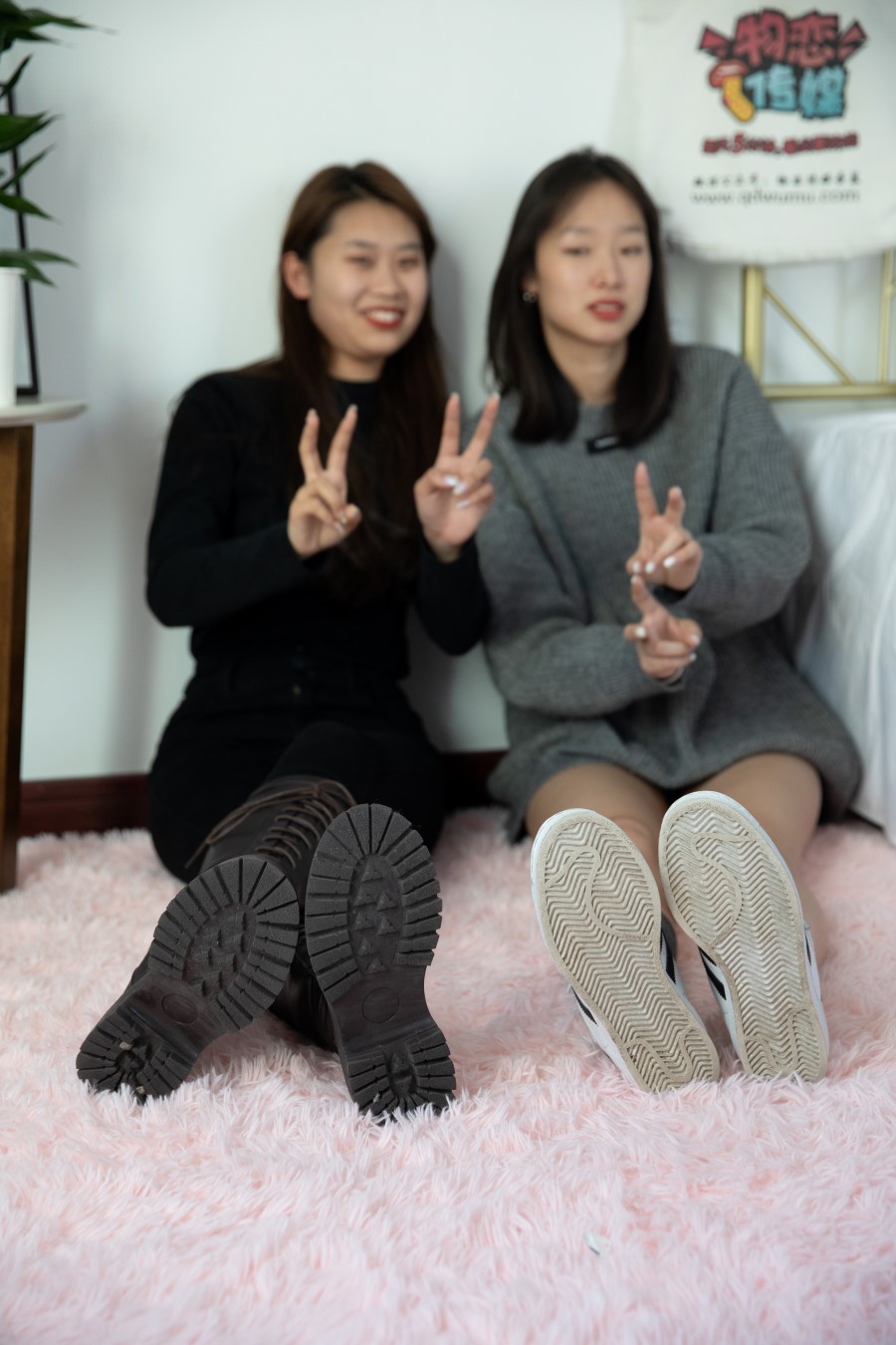 物恋传媒 NO.696 闺蜜-玉兰露珠[163P/1V/5.27GB]