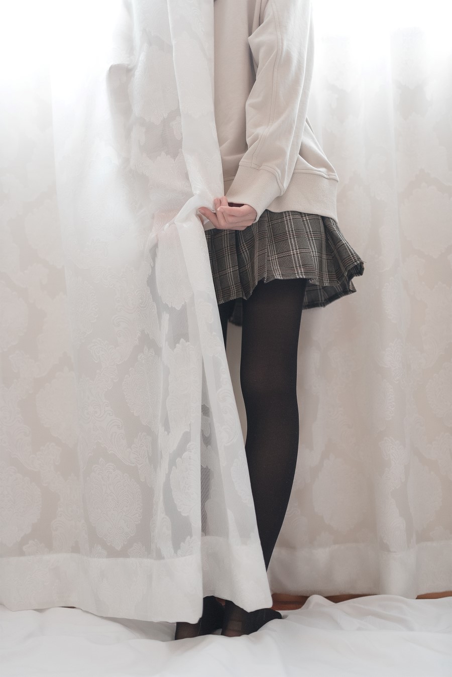 九曲Jean – 窗帘后的朦胧 [46P/102MB]