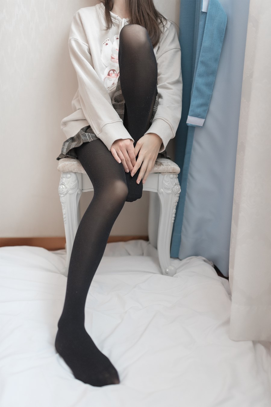 九曲Jean – 窗帘后的朦胧 [46P/102MB]