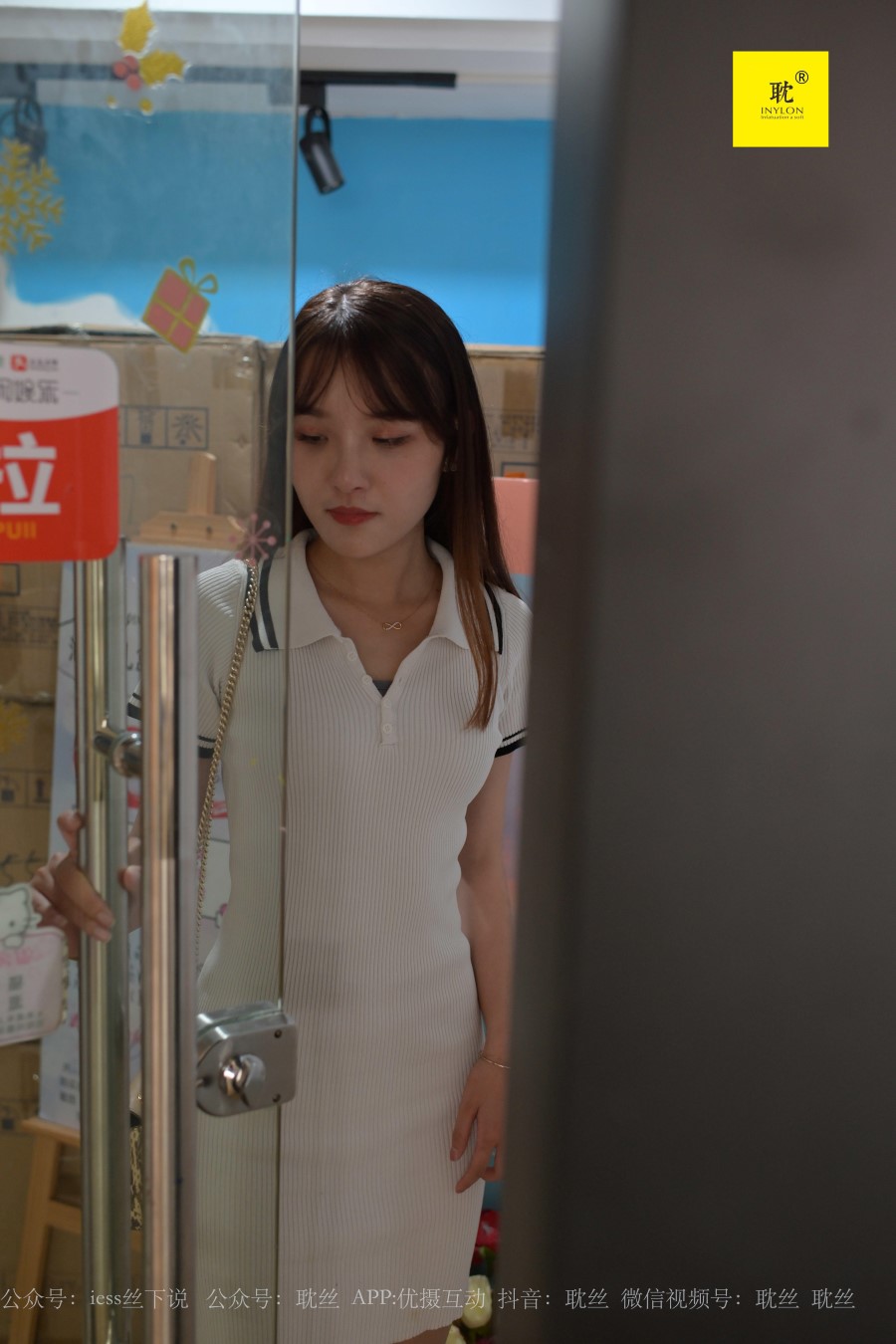 [IESS异思趣向] 耽丝 第N种幻想之《两位插班生的画室风波》① 婉萍 [78P/175MB]