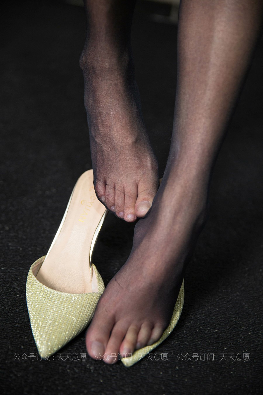 [IESS异思趣向] 耽丝 婉苹 在阳台上的足尖舞蹈 [88P/161M]