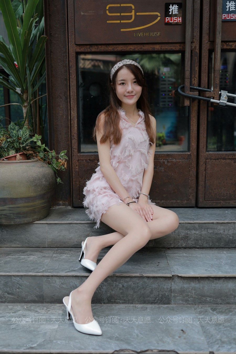 [IESS异思趣向] 耽丝 20210701 婉苹 的粉色短裙 [87P/117M]