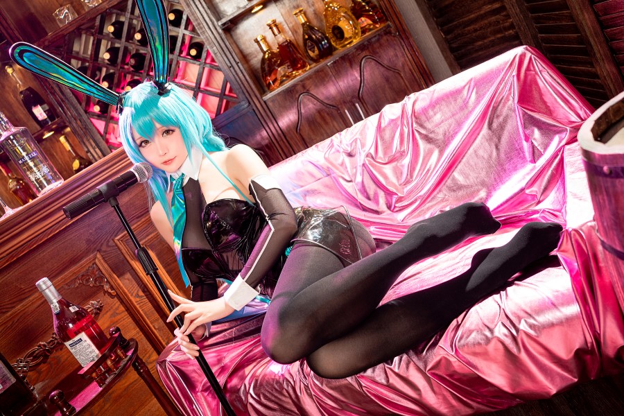 Coser小姐姐 星之迟迟 - 纯白と漆黑《树城》[25P/138MB]