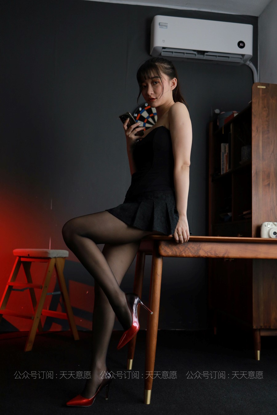 [IESS异思趣向] 耽丝 210528 秋秋的红色诱惑 [90P/87MB]