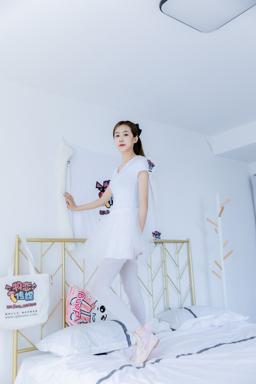 物恋传媒 NO.749 小鹿-繁花如梦[149P/1V/2.89GB]