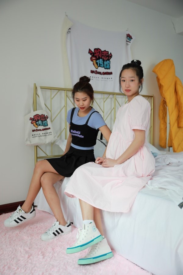 物恋传媒 NO.778 闺蜜-雨里的岛[155P/1V/3.05GB]