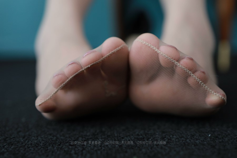 [IESS异思趣向] 耽丝 210812 小七的黑色不规则短裙 [93P/92MB]