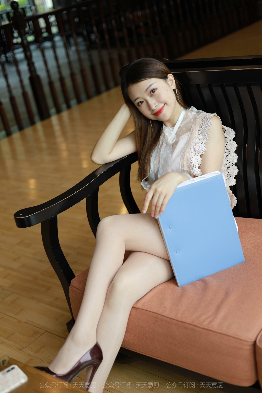 [IESS异思趣向] 耽丝 210810 长腿女销冠 小婕 [104P/134MB]