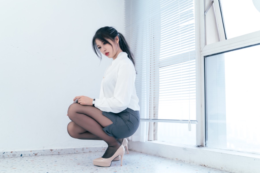 轩萧学姐 – OL私袜诱惑 [34P/557MB]