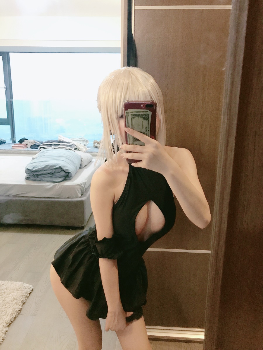 鬼畜瑶在不在w – 黑呆泳装自拍 [8P/40MB]