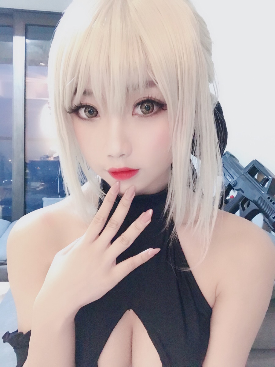 鬼畜瑶在不在w – 黑呆泳装自拍 [8P/40MB]