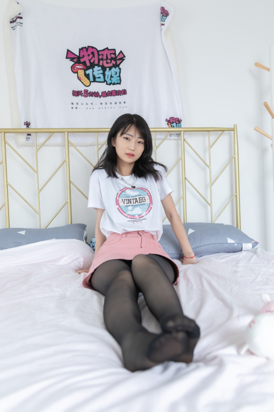 物恋传媒 NO.858 小凌-韶华花雨[139P/1V/2.72GB]