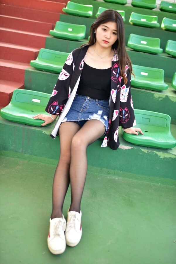 大生模拍 NO.248 操场牛仔裙黑丝 [25P/337MB]