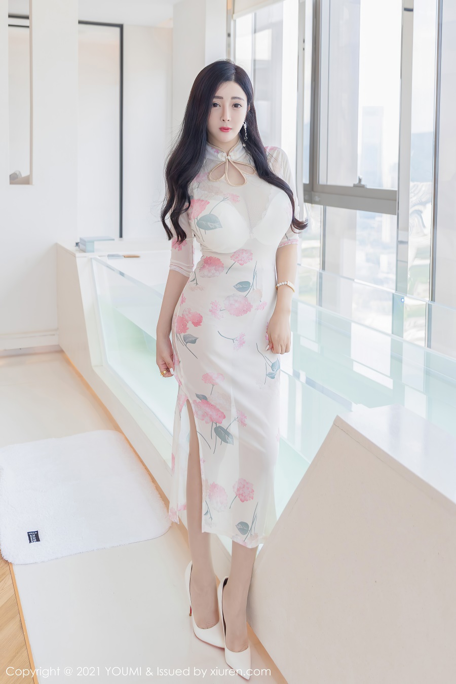 [YouMi尤蜜荟]2021.10.18 VOL.706 洁雅多姿的古典旗袍与极致丝袜 允爾 [58+1P/477MB]