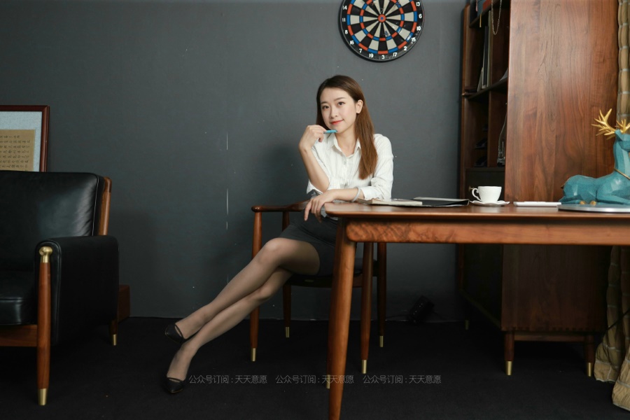 [IESS异思趣向] 2021.08.08 丝享家883：小婕《美女开例会》 [95P/128MB]