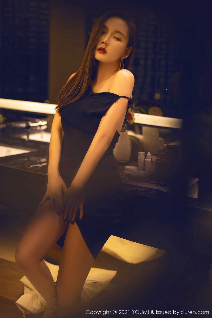 [YouMi尤蜜荟]2021.10.28 VOL.710 礼裙勾勒出风韵婀娜身段 艾静香 [46+1P/417MB]