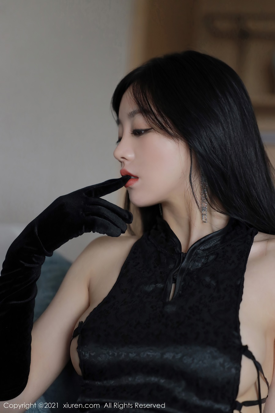 [Xiuren秀人网]2021.10.27 NO.4125 黑色韵味的古典高开衩旗袍 佘贝拉Bella [77+1P/659MB]