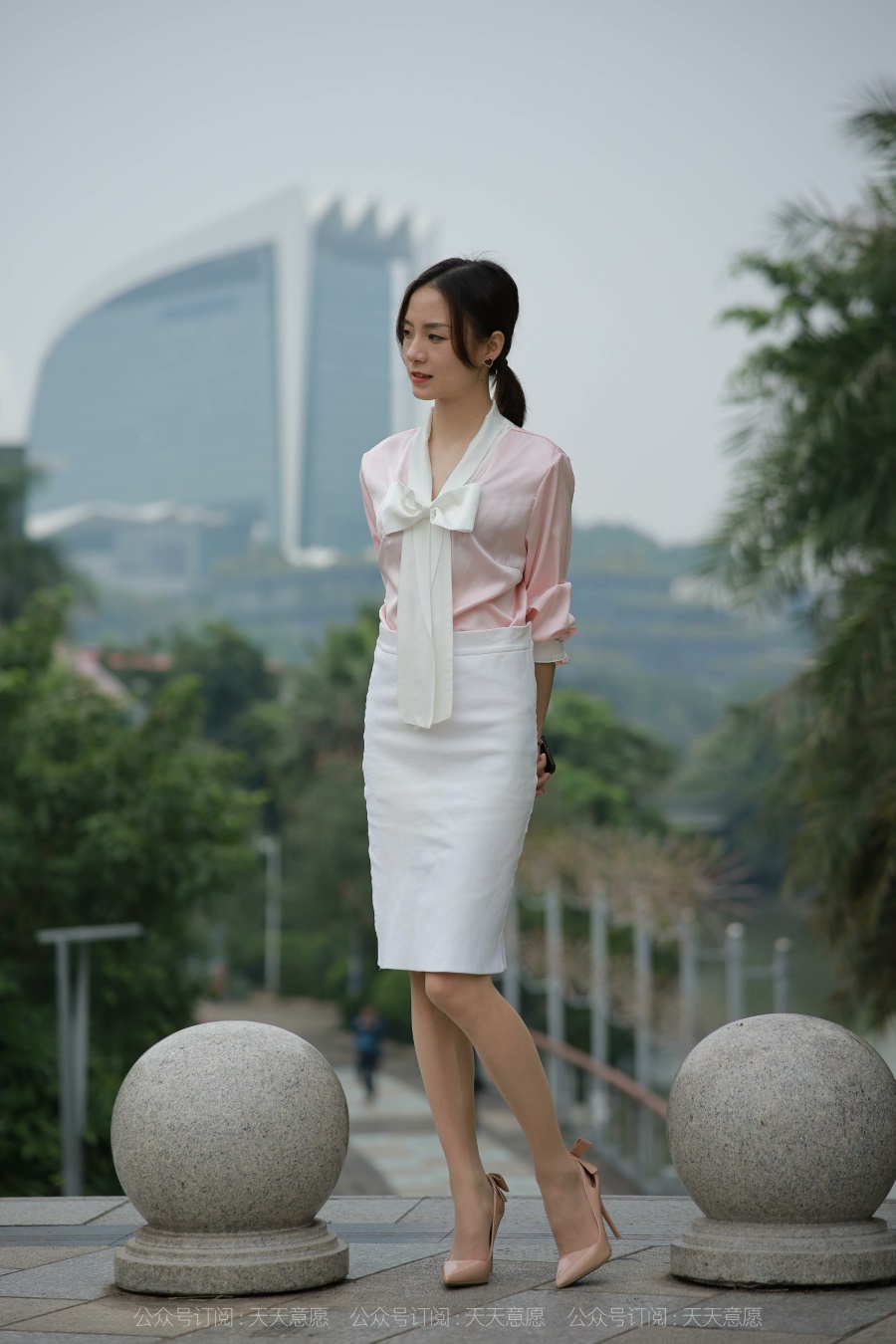 [IESS异思趣向] 耽丝 211022 城市丽人 小六 [90P/92MB]