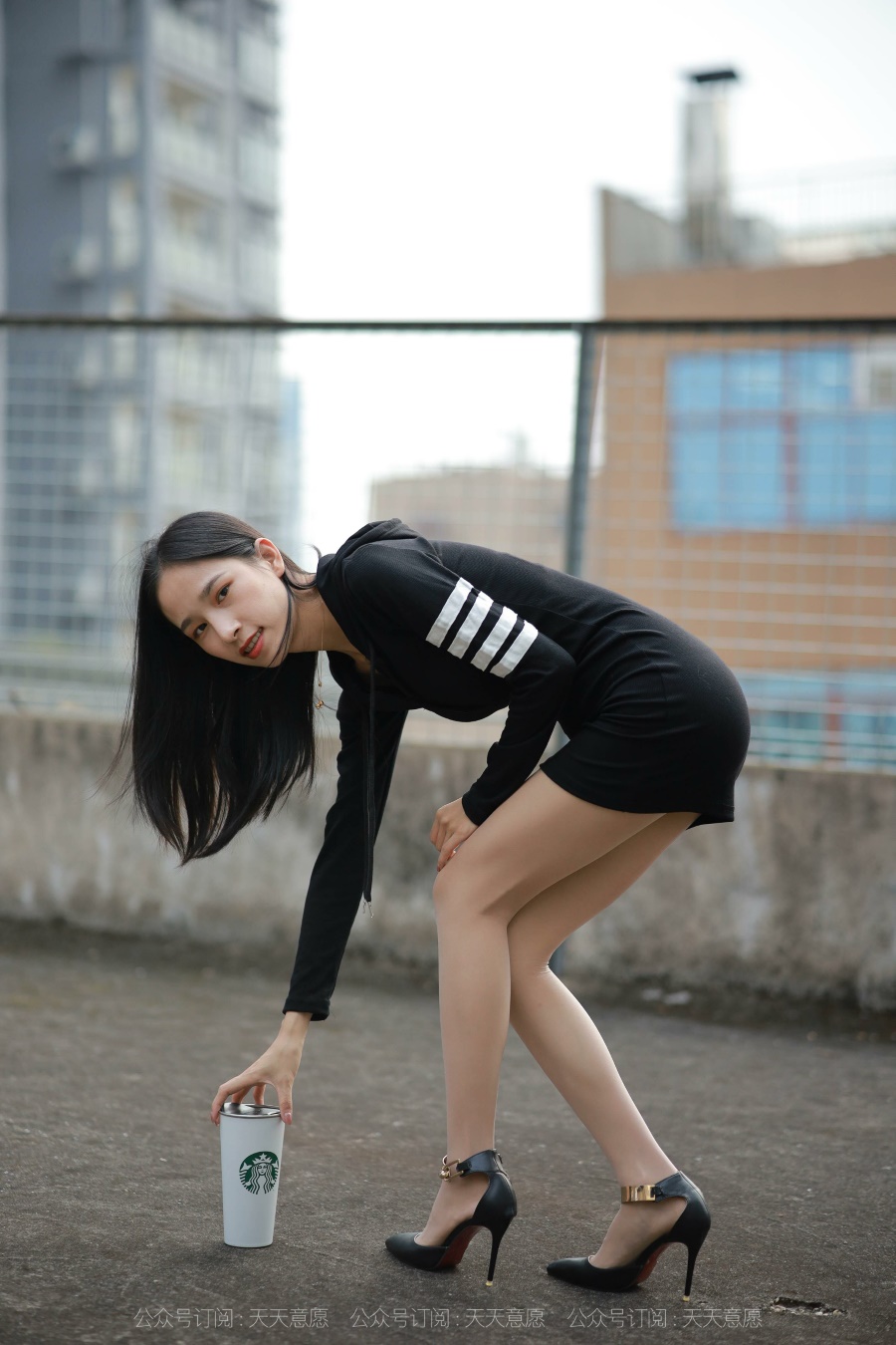 [IESS异思趣向] 耽丝 211018 美子在天台吹风 [77P/69MB]