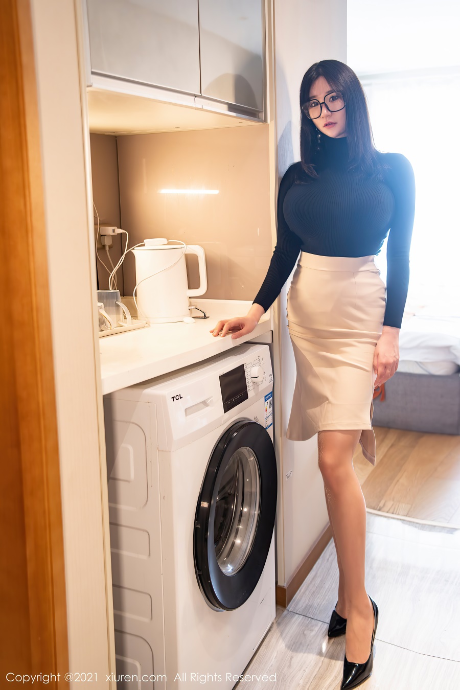 [Xiuren秀人网]2021.11.15 NO.4212 眼镜OL制服诱惑 顾乔楠Cora [70+1P/639MB]