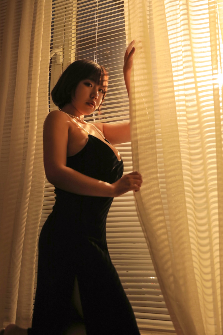 穆零Mu0 – 港风黑色小吊带 [15P/199MB]