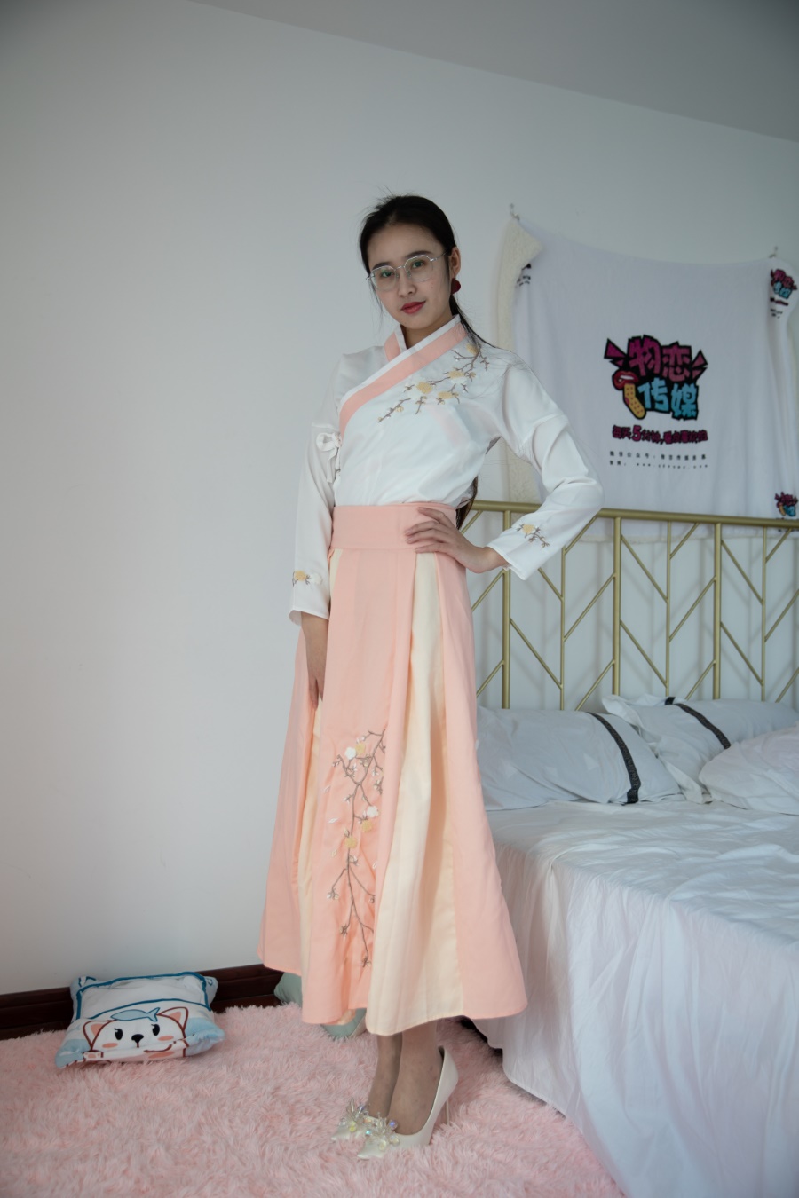 物恋传媒 NO.891 菲菲-风里的云[142P/1V/4.65GB]