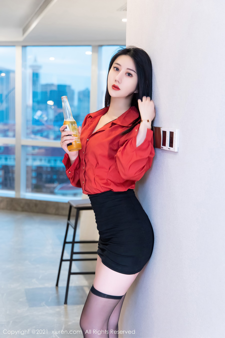 [Xiuren秀人网]2021.11.23 NO.4253 黑丝OL系列 苏小曼babyface [50+1P/482MB]