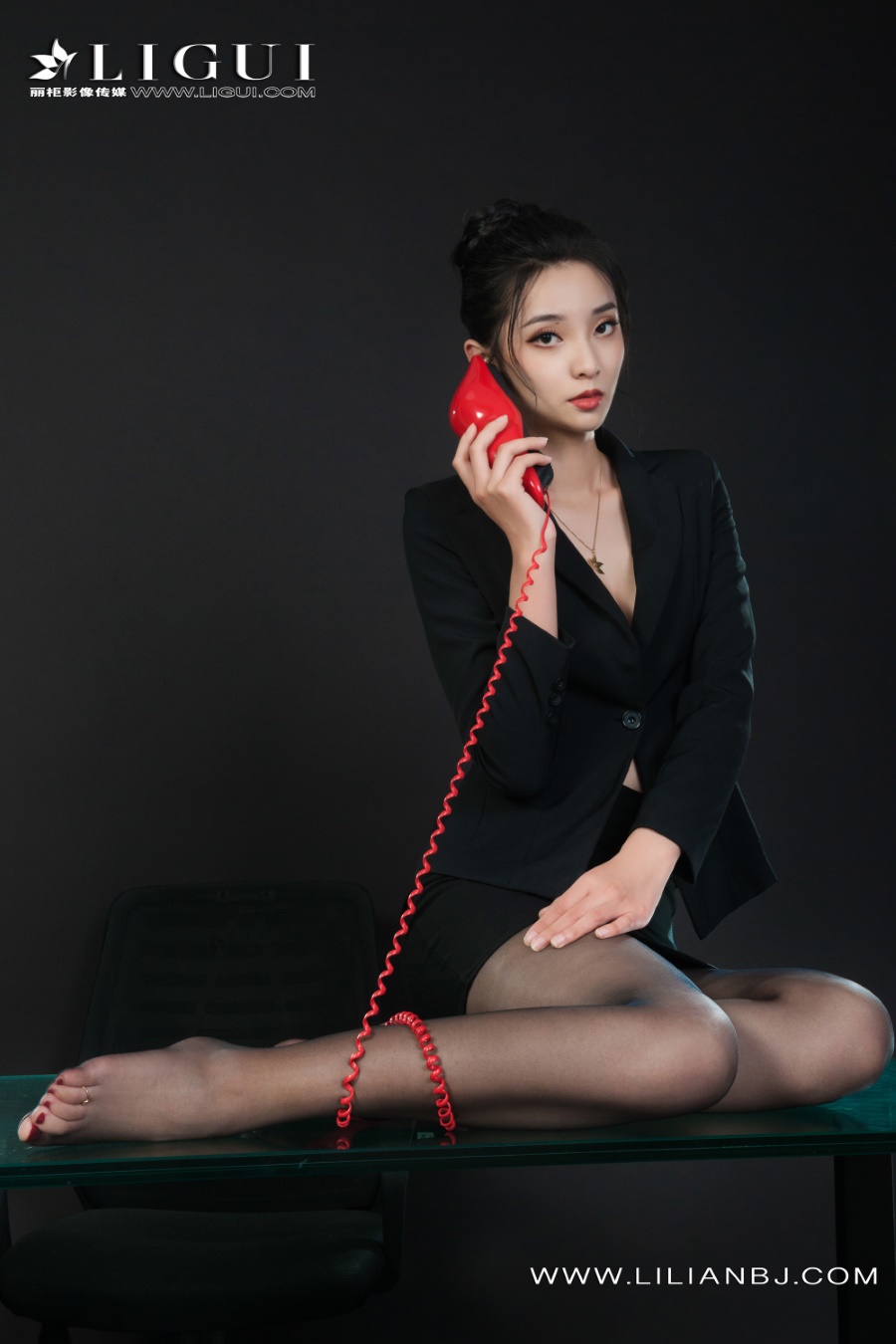 [Ligui丽柜]2022.01.12 《寂寞的等待》伊萱 [57+1P/66MB]