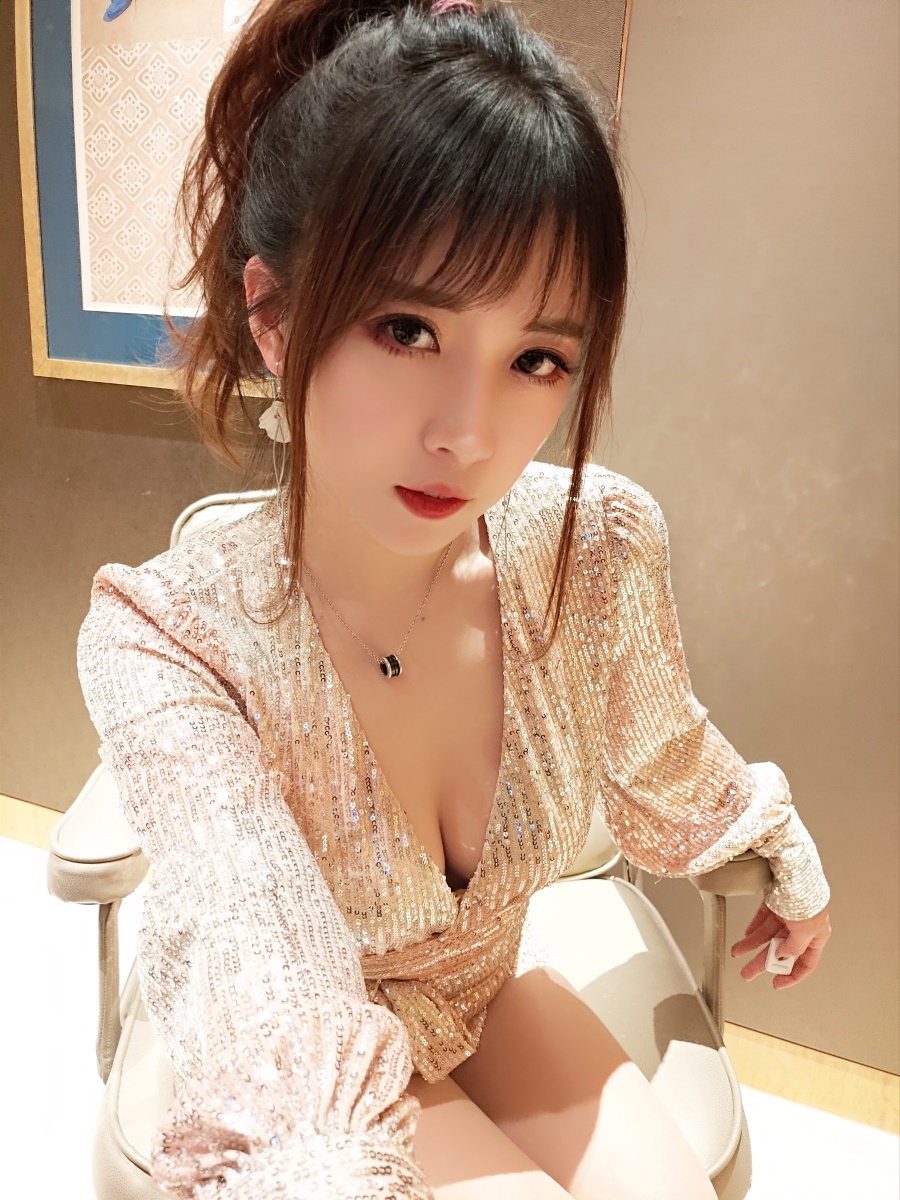 小女巫露娜 – 亮片裙肉丝 [22P/141MB]